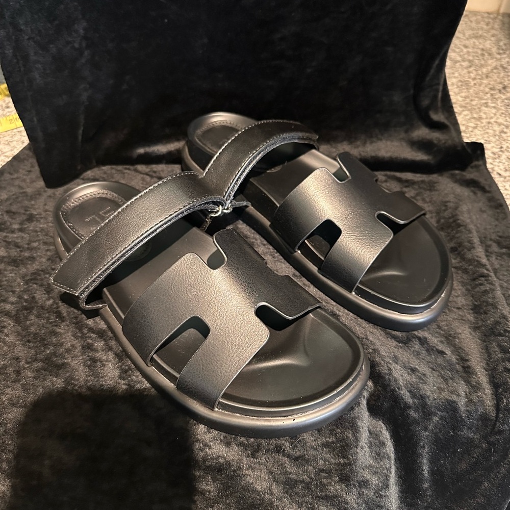 Black slides size 6